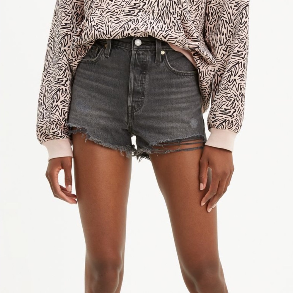 Levi's® Premium
501® HIGH RISE SHORTS Size 26